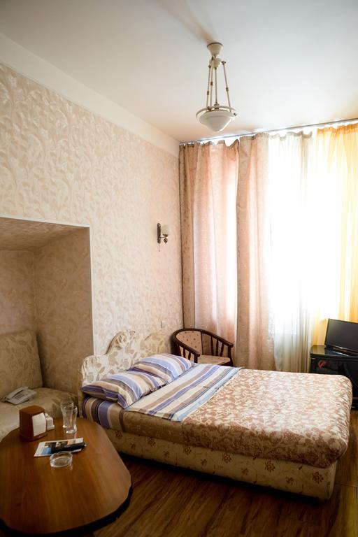 Hotel Mini Erévan Extérieur photo